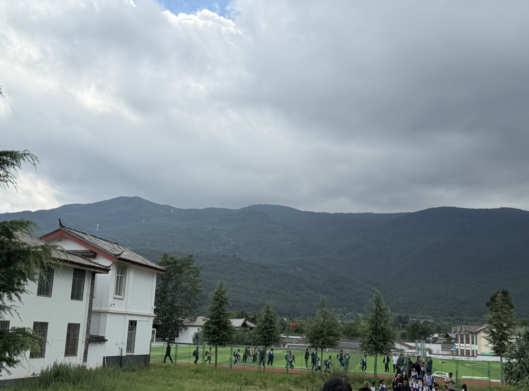 雪山下的小学